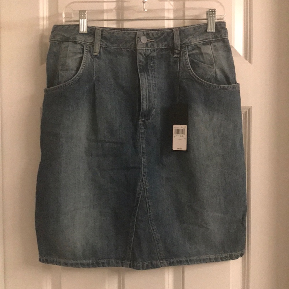 Brand new never worn Guess jean skirt. Size 31
